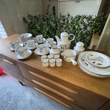 Wild Oats Pattern Eve Midwinter Design crockery set 