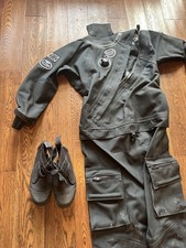 Otter Britannic MK2 Telescopic Drysuit with KUBI, Scubapro Fins and undersuit