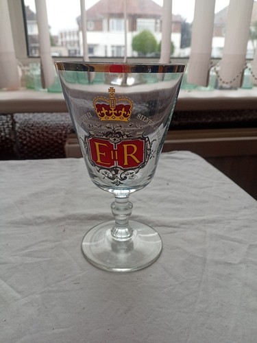 Vintage 1977 queen - queen, elizabeth