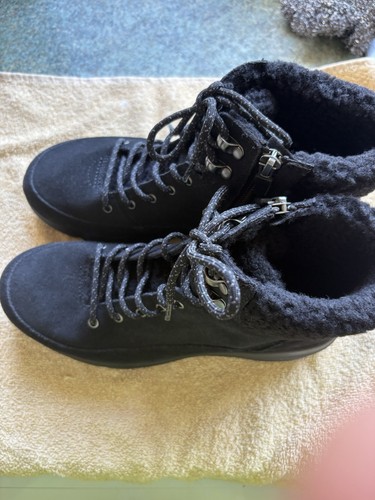 Skechers women boots size 5 - size,