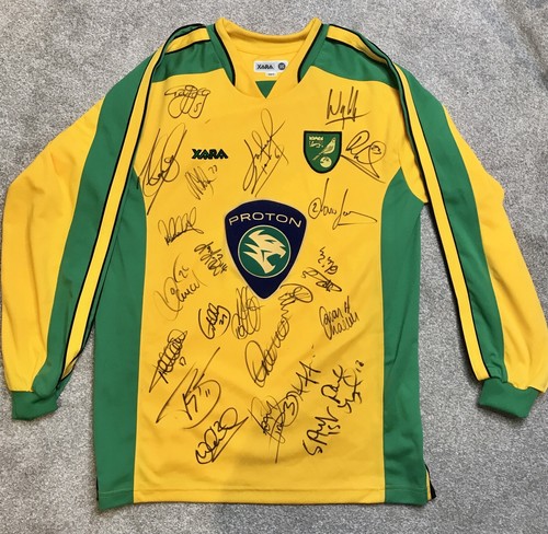 Signed norwich city football - signed,
