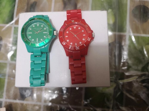Identity watch red and - , green