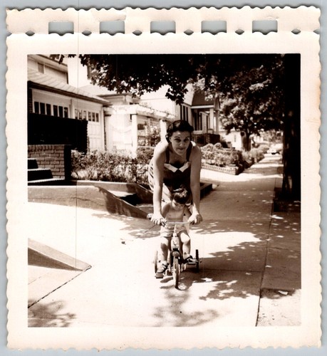 Vtg snapshot woman - woman, helping