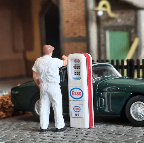 Gauge garage forecourt - garage,