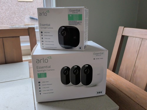 Arlo essential series - x,