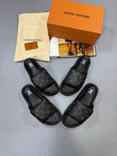 LV Sliders Size 6-8