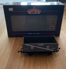 BACHMANN 37-107 - 7 PLANK WAGON BR GREY - North Eastern