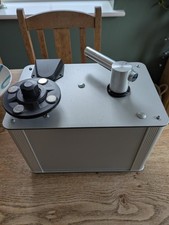 Pro-Ject VC-E2, Compact vacuum record cleaning machine with magnetic clamp