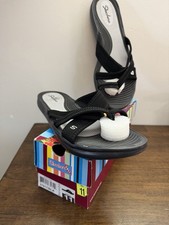NEW Cali From Sketchers Yoga