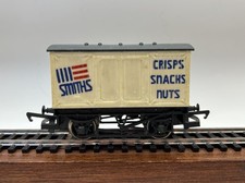 OO Hornby R135 Smiths Foods 12