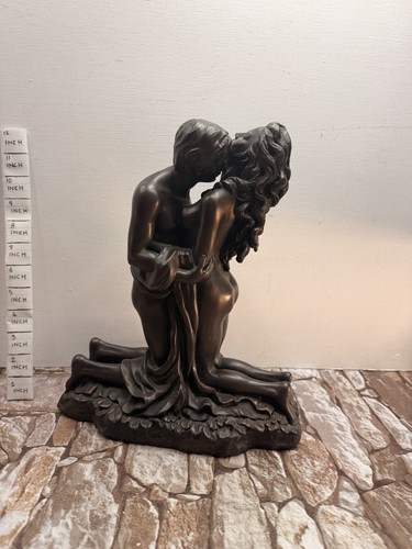 Crosa figurine embracing - figurine,