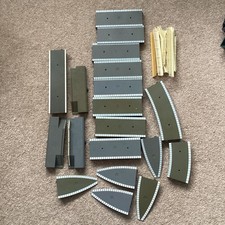Hornby OO Gauge Job Lot Of Station Platform And Fencing over 20 items