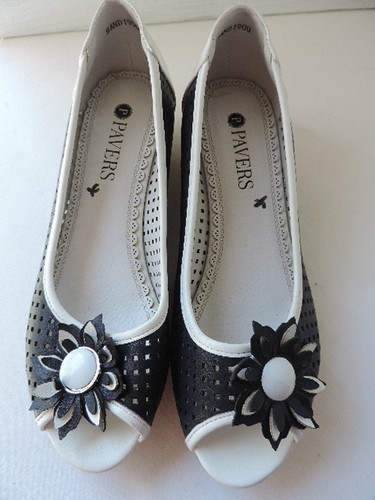 Pavers sand floral navy and - floral,