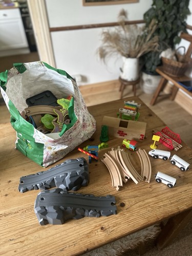Large assortment train - large, of