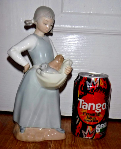 Vintage nao girl - (lladro),