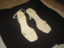 Ladies shoes ‘ ZARA ‘ –