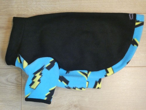 Black lightning bolt chest - bolt, chest,dog