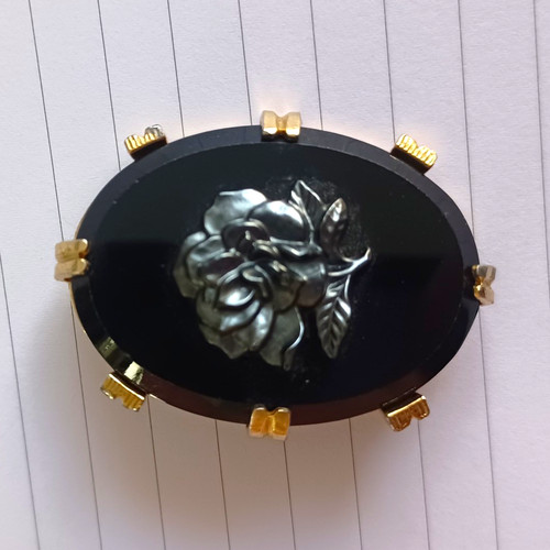 Vintage oval brooch molded - vintage,