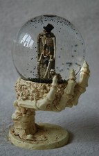 Halloween Snow Globe Skeleton his Dog & Grave Bone Skeleton Hand Base 17cm