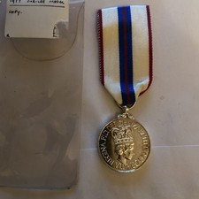 FULL SIZE QUEENS SILVER JUBILEE MEDAL 1977 OFFICIAL REPLACEMENT WITH RIBBON