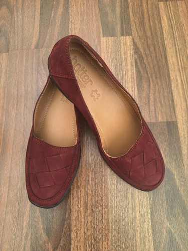 Bnwt hotter maroon - hotter, nubuck