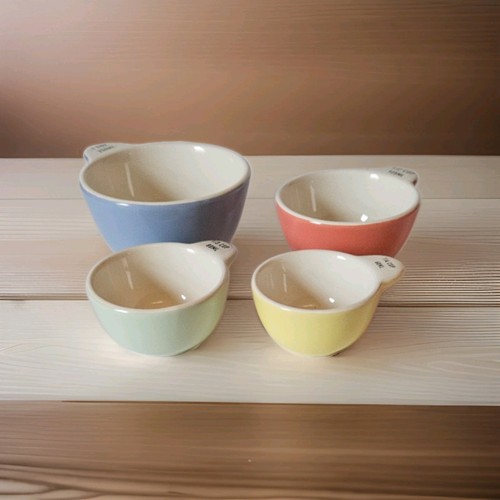 Set ceramic measuring - of,