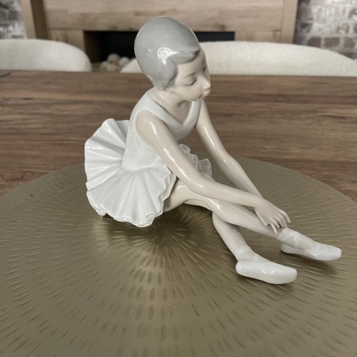 Nao ballerina in excellent - ballerina,