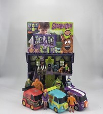 Toys Action Figures Playsets: Scooby Doo Haunted Mansion & 2 Vehicles Playset.