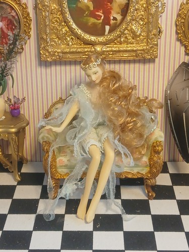 Exquisite dolls house - dolls,