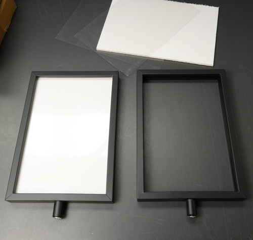 Black retractable barrier - 2x,