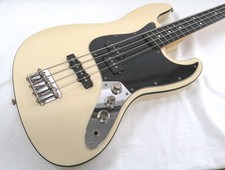 FENDER JAPAN Electric Bass