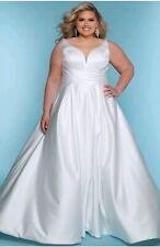 REDUCED Sydneys closet Plus size 26 wedding dress. fit up to SIZE  30 NEW £1248 