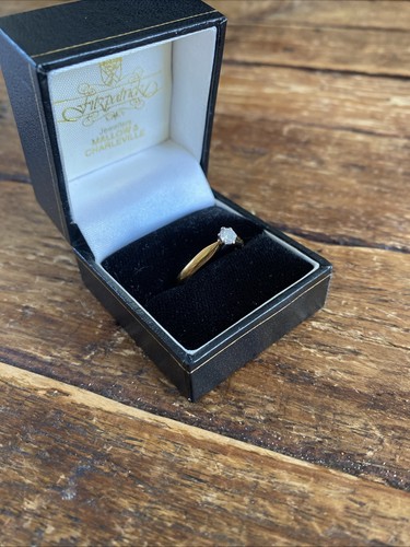 18ct gold engagement ring - 18ct,