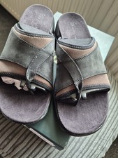 LADIES CLARKS SPRINGER BLACK SLIP ON TOE POST MULES  .UK SIZE 7.