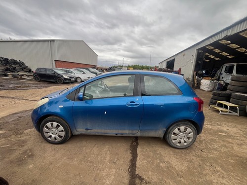 Toyota yaris 2006 petrol - 1l,