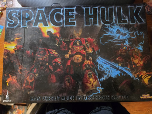 Space hulk man versus alien - man,