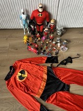 Disney Pixar The Incredibles Collectible Figures and Outfit Mr Incredible