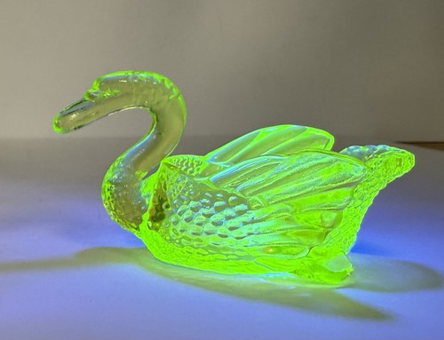 Vintage mosser swan uranium - mosser,