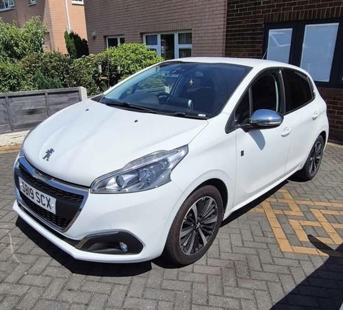 Peugeot 208 tech - peugeot,