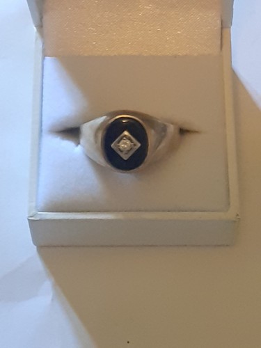Heavy gold ring with - 9k, onyx