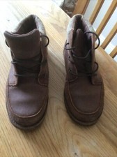 UGG BOYS WALKING SNOW BOOTS / SHOES SIZE EUR 36/US 6/ UK 5 - free P&P