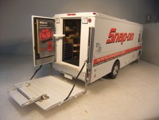 1:32 scale Snap-on Tools MT-55