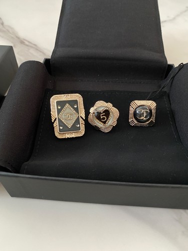 New authentic chanel 21a - 21a, pin