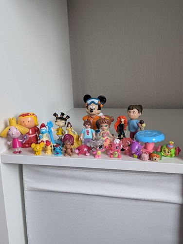 Large bundle figures girls - large,