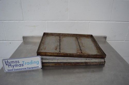 Baking tray perforated steel - 1,
