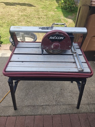 Wet table top tile saw - top,