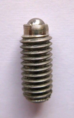 Ball and spring plunger