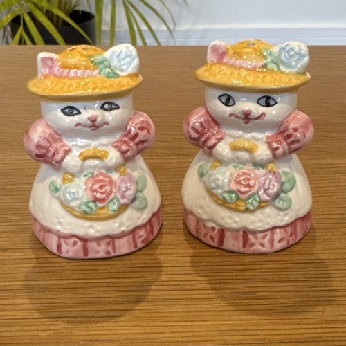 Vintage white pink ceramic - white,