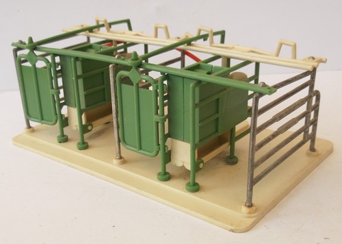 Britains farm milking - britains,