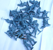 28 x matchbox Toy Soldiers